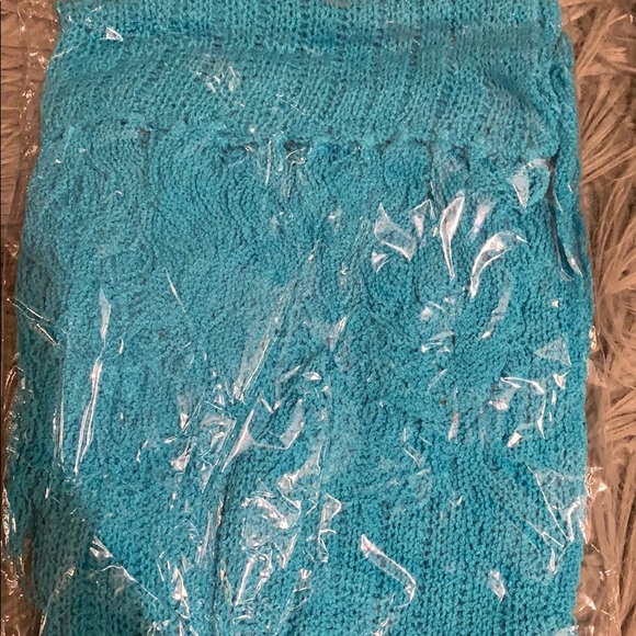 UNUSED SCARVES AQUA AND HOT PINK - Picture 3 of 3